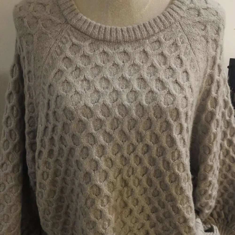 Womans Sweater - Picture 2 of 11
